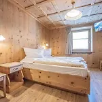 Anna Apartman *